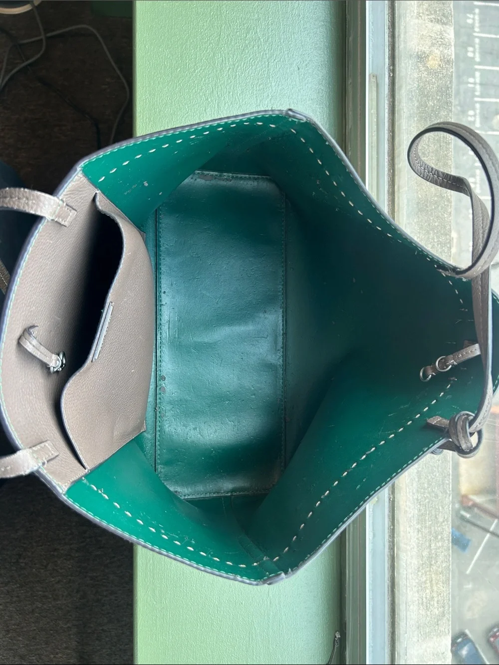 Tory Burch griege Leather Tote with Tassel Logo